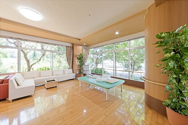 Quelles sont les tendances de design pour les canapés d'angle cette saison ?